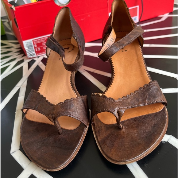 Think! Italian Brown Leather Kitten Heel Non Slip Sole Thong Ankle Strap Sandals - Picture 4 of 12